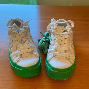 Converse Golf me Fleur. Green and white, women’s size 8.